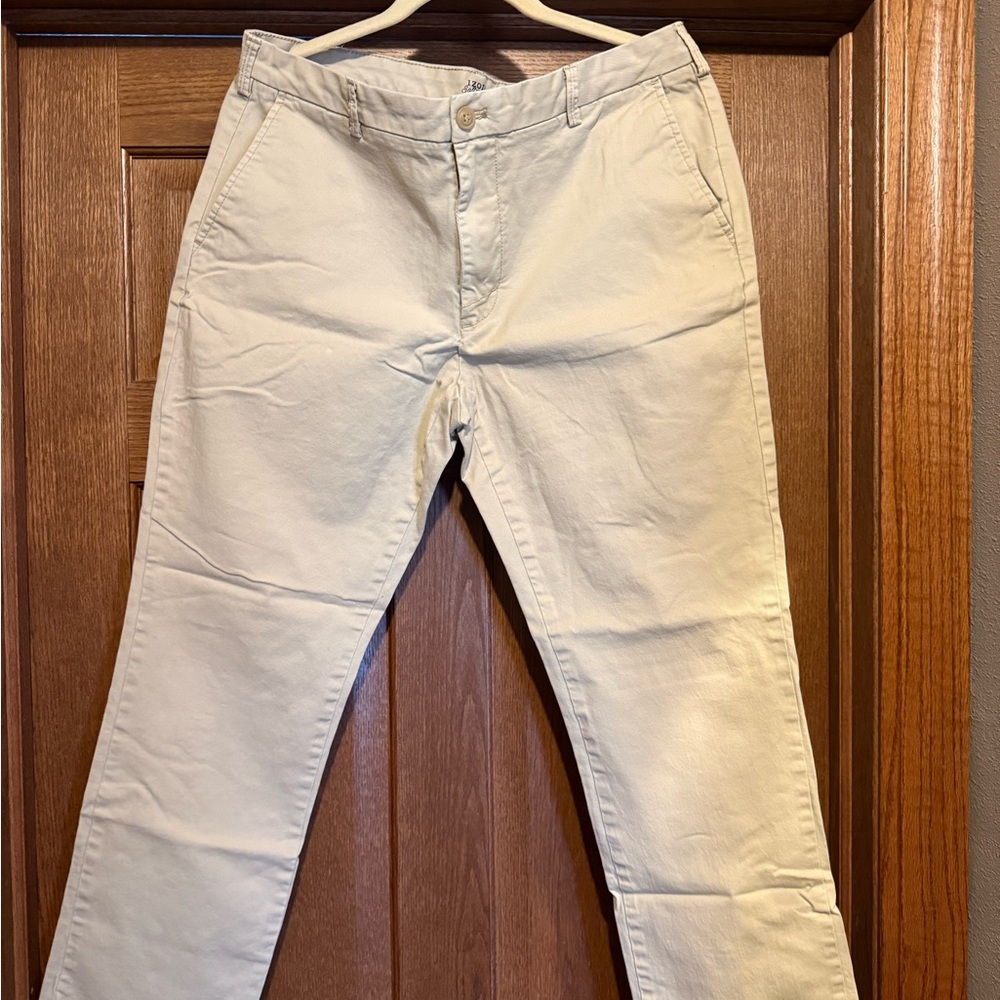 Men's IZOD Casual Chino Pants in Light Beige